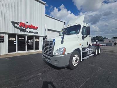 Freightliner Cascadia 125 Day Cab Truck - 455HP, 10 Speed Manual