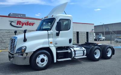 Freightliner Cascadia 125 Day Cab Truck - 450HP, 10 Speed Automatic