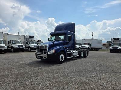 Freightliner Cascadia 125 Day Cab Truck - 450HP, 10 Speed Manual