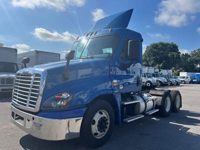 Freightliner Cascadia 125 Day Cab Truck - 450HP, 10 Speed Manual