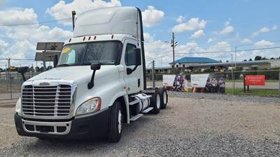 Freightliner Cascadia 125 Day Cab Truck - 450HP, 10 Speed Manual