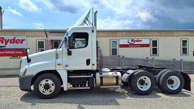 Freightliner Cascadia 125 Day Cab Truck - 450HP, 10 Speed Manual