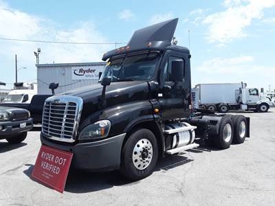 Freightliner Cascadia 125 Day Cab Truck - 435HP, 12 Speed Automatic