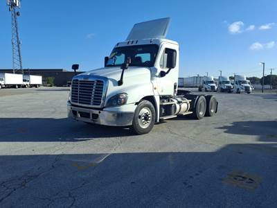 Freightliner Cascadia 125 Day Cab Truck - 450HP, 10 Speed Automatic