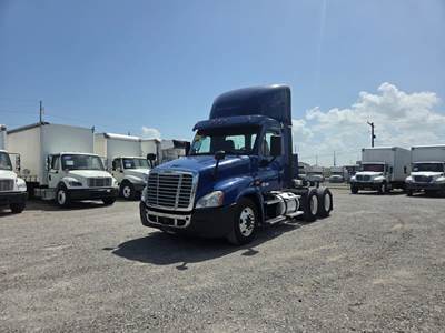 Freightliner Cascadia 125 Day Cab Truck - 450HP, 10 Speed Manual