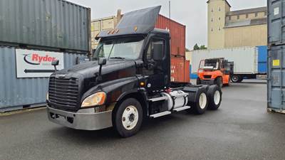 Freightliner Cascadia 125 Day Cab Truck - 455HP, 12 Speed Automatic