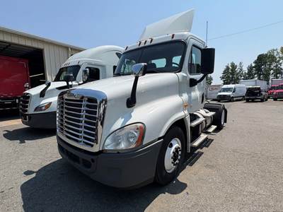 Freightliner Cascadia 125 Single Axle Day Cab Truck - 410HP, 13 Speed Automatic