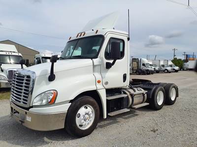 Freightliner Cascadia 125 Day Cab Truck - 450HP, 10 Speed Automatic