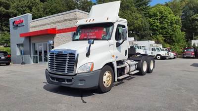 Freightliner Cascadia 125 Day Cab Truck - 500HP, 13 Speed Automatic