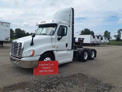 Freightliner Cascadia 125 Day Cab Truck - 450HP, 6 Speed Automatic