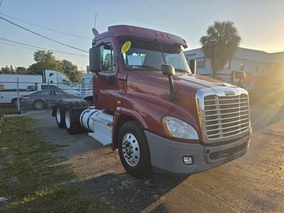 Freightliner Cascadia 125 Day Cab Truck - 450HP, 10 Speed Manual