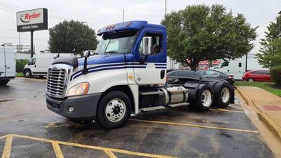 Freightliner Cascadia 125 Day Cab Truck - 450HP, 10 Speed Manual