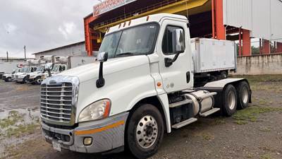 Freightliner Cascadia 125 Day Cab Truck - 450HP, 10 Speed Automatic