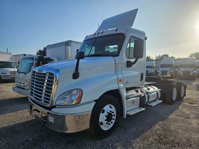 Freightliner Cascadia 125 Day Cab Truck - 450HP, 10 Speed Manual