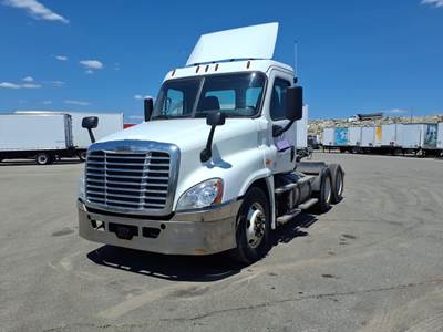 Freightliner Cascadia 125 Day Cab Truck - 450HP, 12 Speed Automatic