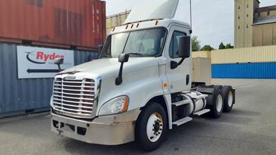 Freightliner Cascadia 125 Day Cab Truck - 450HP, 12 Speed Automatic
