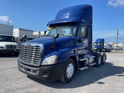 Freightliner Cascadia 125 Day Cab Truck - 450HP, 10 Speed Manual