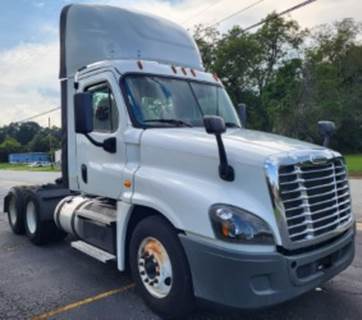 Freightliner Cascadia 125 Day Cab Truck - 455HP, 12 Speed Automatic