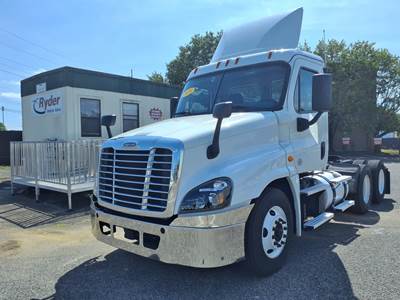 Freightliner Cascadia 125 Day Cab Truck - 450HP, 10 Speed Automatic