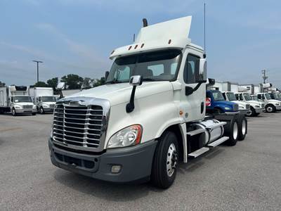 Freightliner Cascadia 125 Day Cab Truck - 475HP, 10 Speed Manual