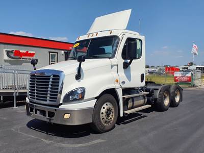 Freightliner Cascadia 125 Day Cab Truck - 400HP, 10 Speed Automatic