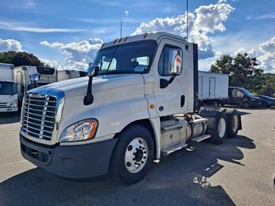 Freightliner Cascadia 125 Day Cab Truck - 455HP, 10 Speed Manual