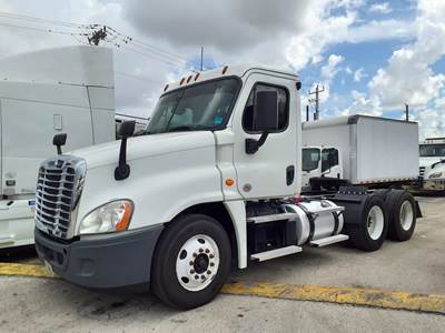 Freightliner Cascadia 125 Day Cab Truck - 450HP, 10 Speed Manual