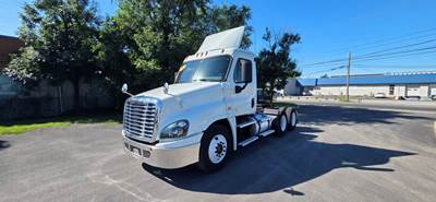 Freightliner Cascadia 125 Day Cab Truck - 450HP, 12 Speed Automatic