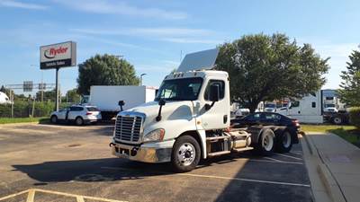 Freightliner Cascadia 125 Day Cab Truck - 450HP, 12 Speed Automatic
