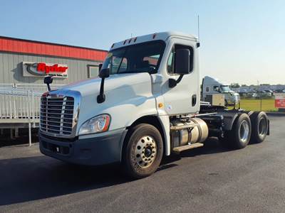 Freightliner Cascadia 125 Day Cab Truck - 410HP, 10 Speed Manual
