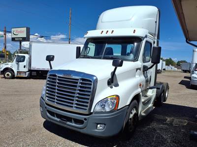 Freightliner Cascadia 125 Day Cab Truck - 450HP, 6 Speed Automatic