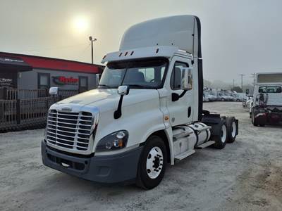 Freightliner Cascadia 125 Day Cab Truck - 475HP, 10 Speed Manual
