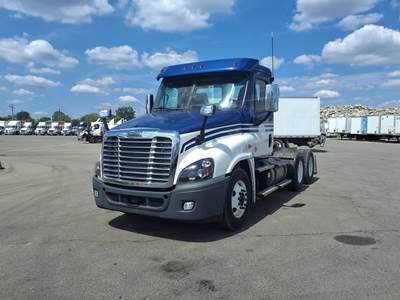 Freightliner Cascadia 125 Day Cab Truck - 450HP, 10 Speed Manual