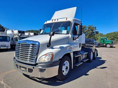 Freightliner Cascadia 125 Day Cab Truck - 450HP, 10 Speed Manual