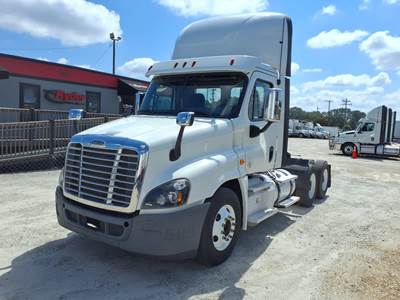 Freightliner Cascadia 125 Day Cab Truck - 475HP, 10 Speed Manual