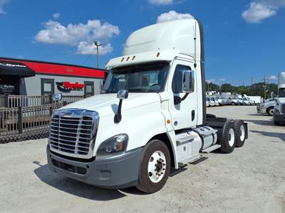 Freightliner Cascadia 125 Day Cab Truck - 475HP, 10 Speed Manual