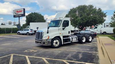 Freightliner Cascadia 125 Day Cab Truck - 450HP, 12 Speed Automatic