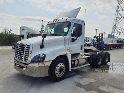 Freightliner Cascadia 125 Day Cab Truck - 400HP, 10 Speed Automatic