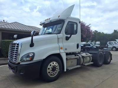 Freightliner Cascadia 125 Day Cab Truck - 410HP, 10 Speed Manual