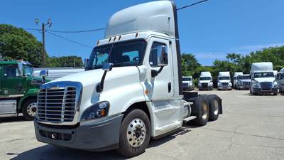 Freightliner Cascadia 125 Day Cab Truck - 400HP, 10 Speed Automatic