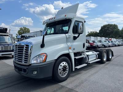 Freightliner Cascadia 125 Day Cab Truck - 475HP, 10 Speed Manual