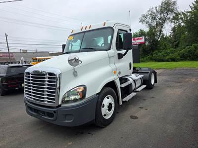 Freightliner Cascadia 125 Single Axle Day Cab Truck - 410HP, 10 Speed Automatic