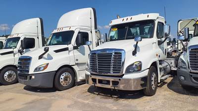 Freightliner Cascadia 125 Day Cab Truck - 450HP, 12 Speed Automatic