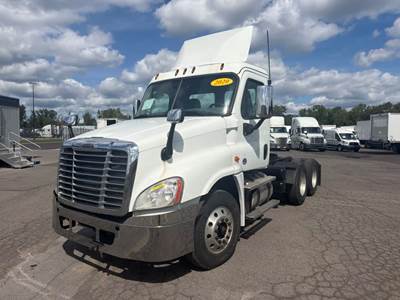 Freightliner Cascadia 125 Day Cab Truck - 455HP, 10 Speed Manual