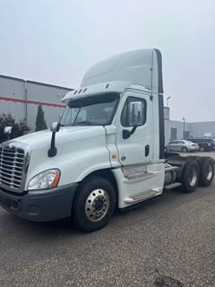 Freightliner Cascadia 125 Day Cab Truck - 455HP, 10 Speed Manual