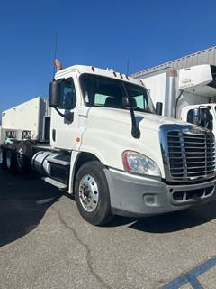 Freightliner Cascadia 125 Day Cab Truck - 455HP, 13 Speed Manual