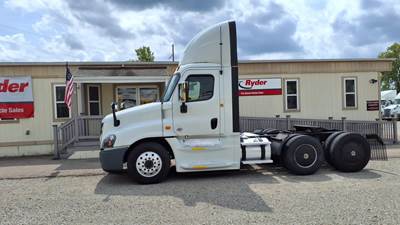 Freightliner Cascadia 125 Day Cab Truck - 400HP, 10 Speed Automatic