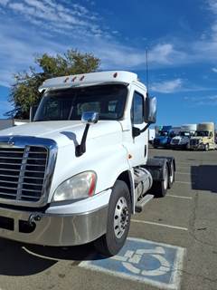 Freightliner Cascadia 125 Day Cab Truck - 450HP, 10 Speed Automatic