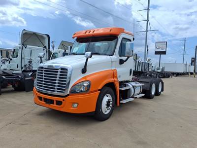 Freightliner Cascadia 125 Day Cab Truck - 505HP, 12 Speed Automatic