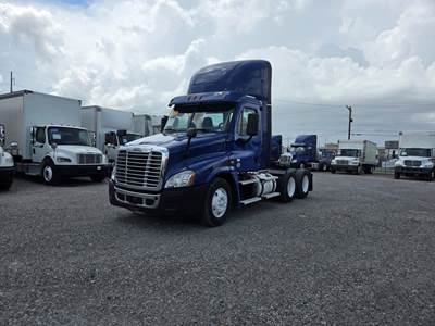 Freightliner Cascadia 125 Day Cab Truck - 450HP, 10 Speed Manual